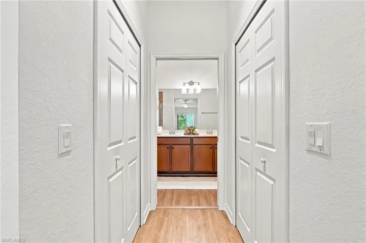 9832 Venezia Cir 1025, Naples, Florida 34113