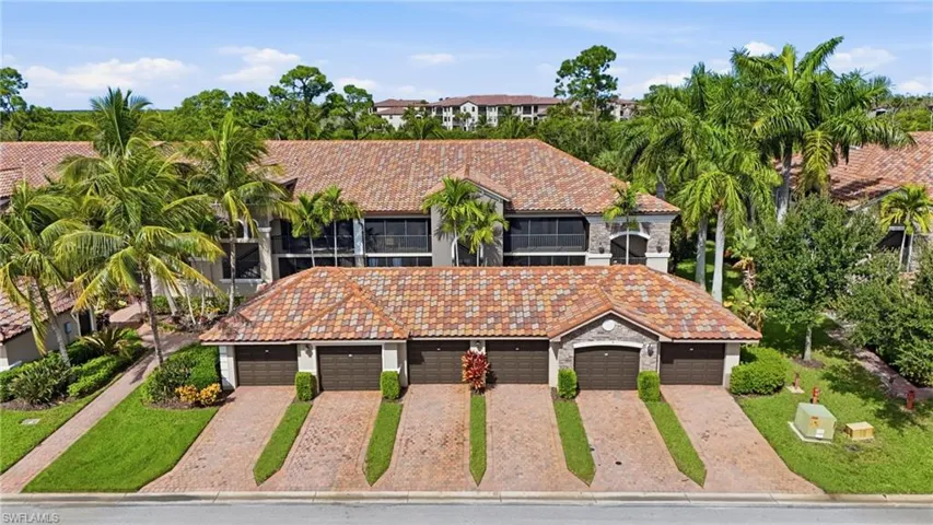 9832 Venezia Cir 1025, Naples, Florida 34113