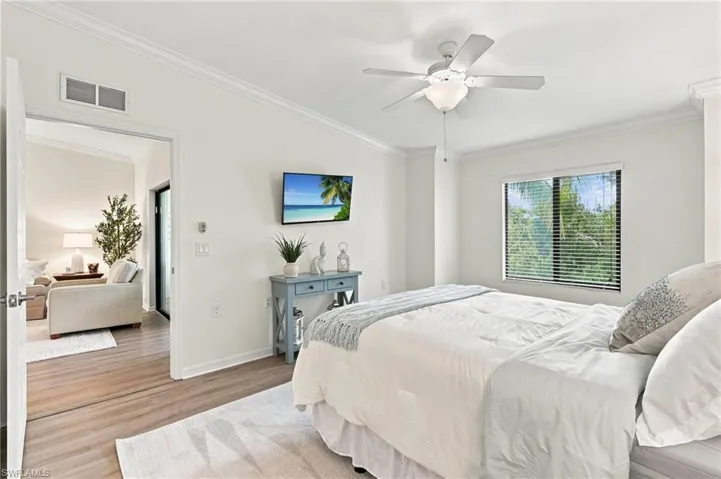 9832 Venezia Cir 1025, Naples, Florida 34113