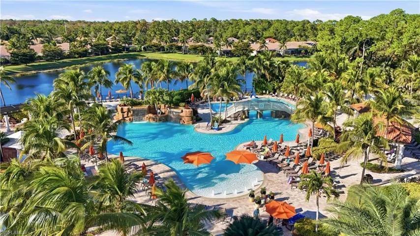 9832 Venezia Cir 1025, Naples, Florida 34113