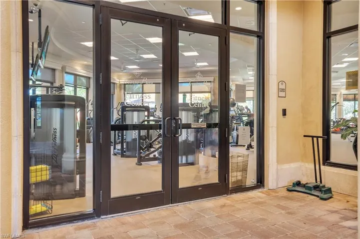 9832 Venezia Cir 1025, Naples, Florida 34113