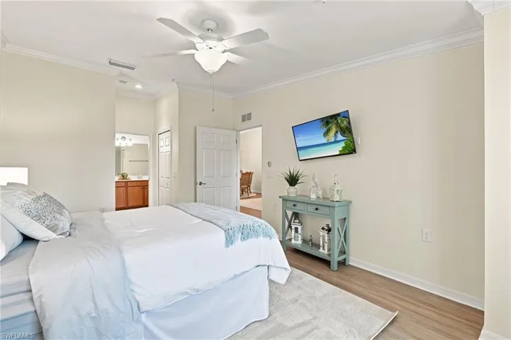 9832 Venezia Cir 1025, Naples, Florida 34113
