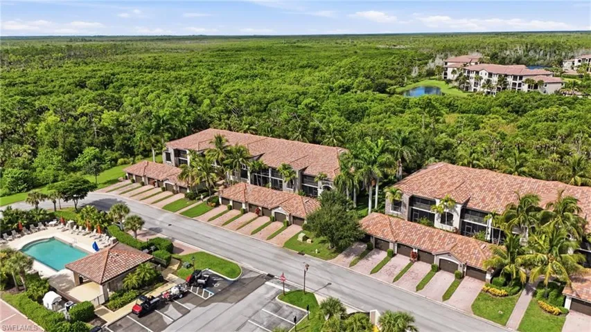 9832 Venezia Cir 1025, Naples, Florida 34113