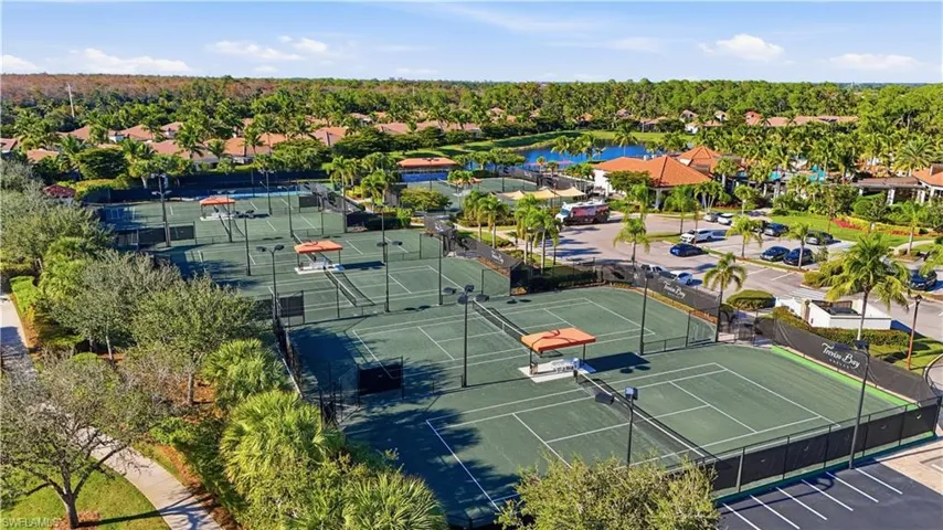 9832 Venezia Cir 1025, Naples, Florida 34113