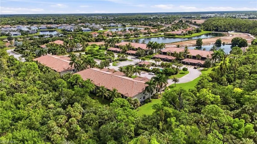 9832 Venezia Cir 1025, Naples, Florida 34113
