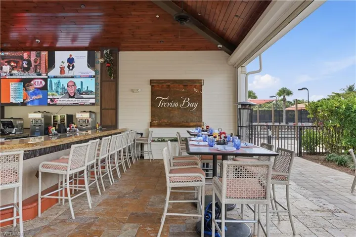 9832 Venezia Cir 1025, Naples, Florida 34113