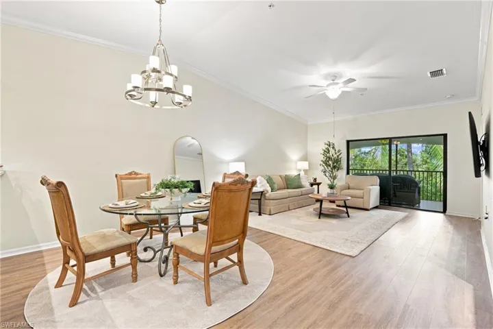 9832 Venezia Cir 1025, Naples, Florida 34113