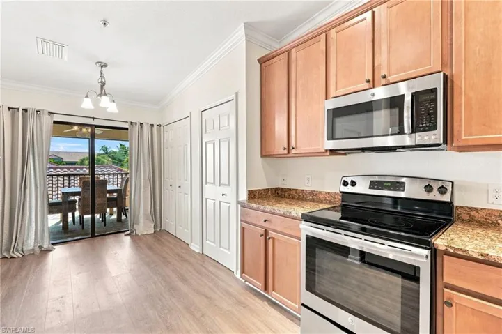 9832 Venezia Cir 1025, Naples, Florida 34113