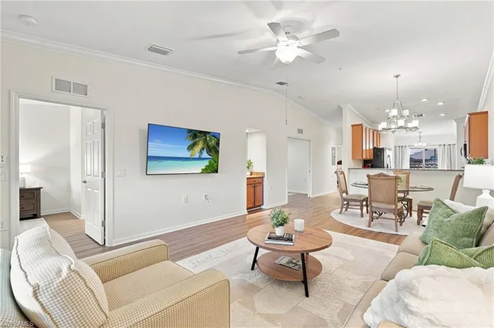 9832 Venezia Cir 1025, Naples, Florida 34113