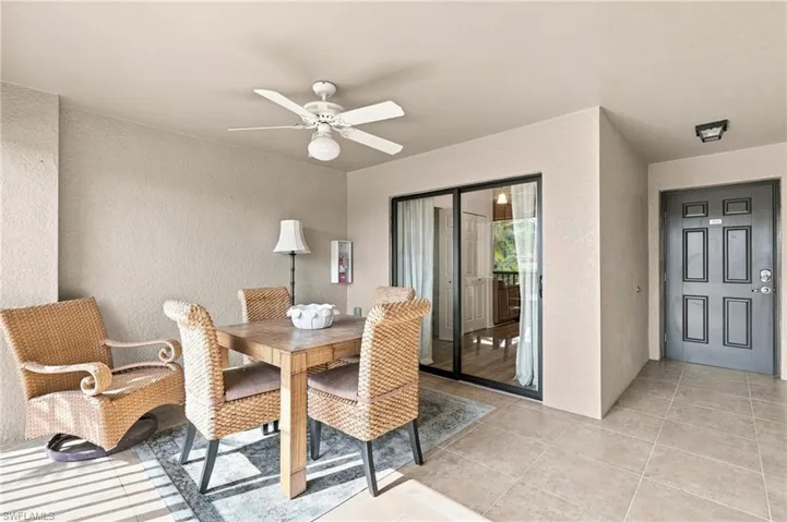 9832 Venezia Cir 1025, Naples, Florida 34113