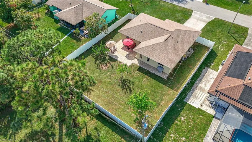 Birds eye view of property