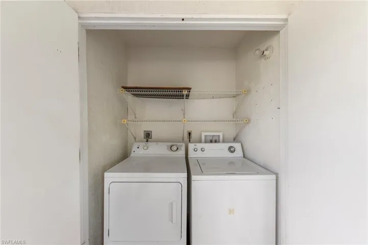 9265 Lake Park Dr 201, Fort Myers, Florida 33919