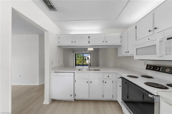 9265 Lake Park Dr 201, Fort Myers, Florida 33919