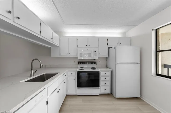 9265 Lake Park Dr 201, Fort Myers, Florida 33919