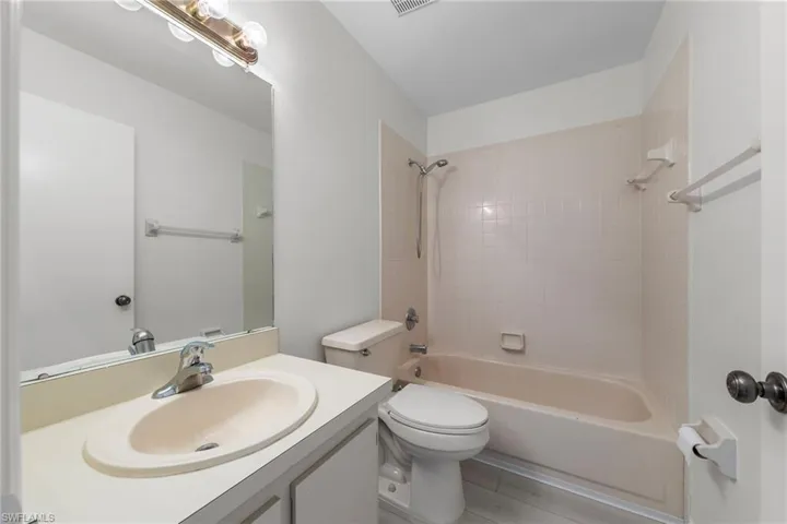 9265 Lake Park Dr 201, Fort Myers, Florida 33919