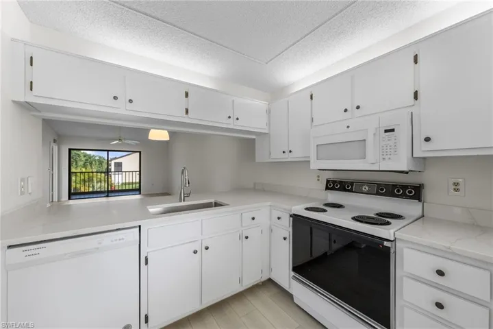 9265 Lake Park Dr 201, Fort Myers, Florida 33919