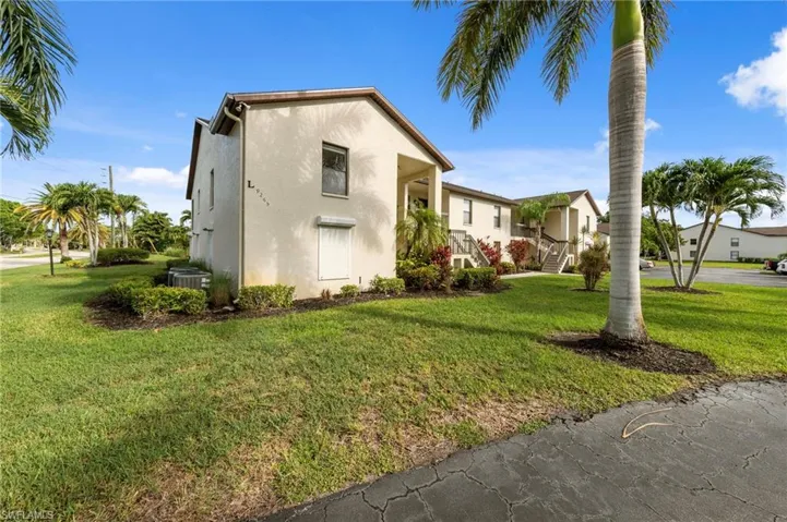 9265 Lake Park Dr 201, Fort Myers, Florida 33919