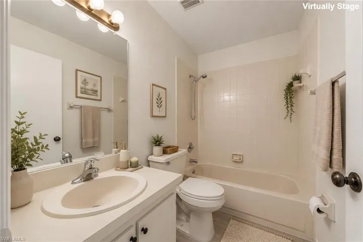 9265 Lake Park Dr 201, Fort Myers, Florida 33919