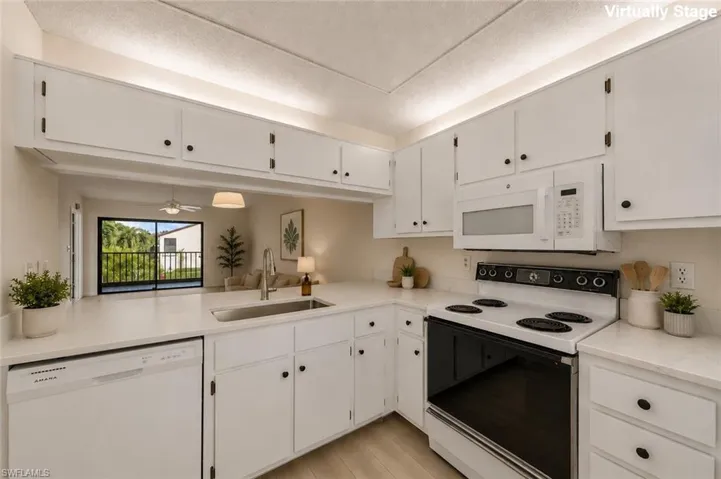 9265 Lake Park Dr 201, Fort Myers, Florida 33919