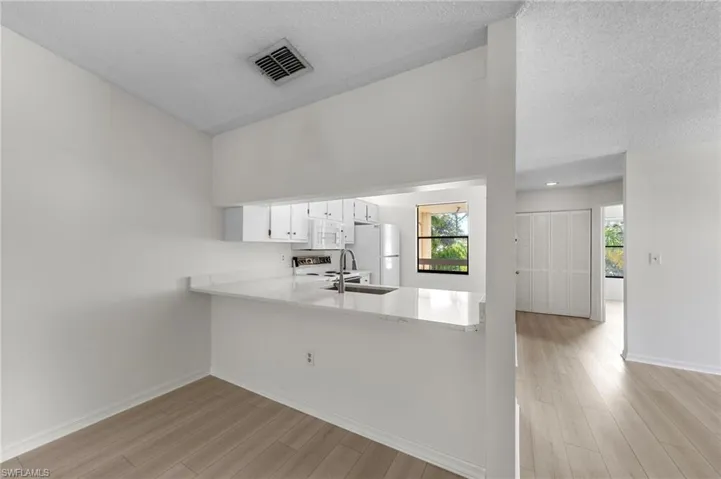 9265 Lake Park Dr 201, Fort Myers, Florida 33919
