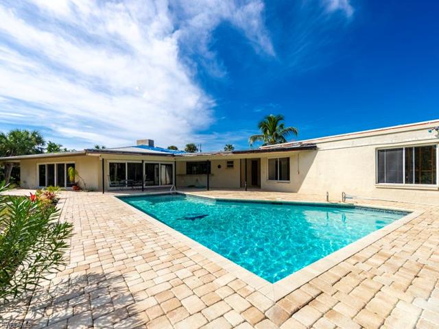 Pool/Back Exterior