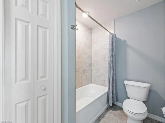 Shower/tub combo in guest bathroom.