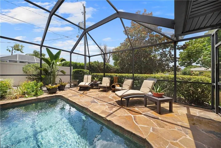 8713 Crest Ln, Fort Myers, Florida 33907