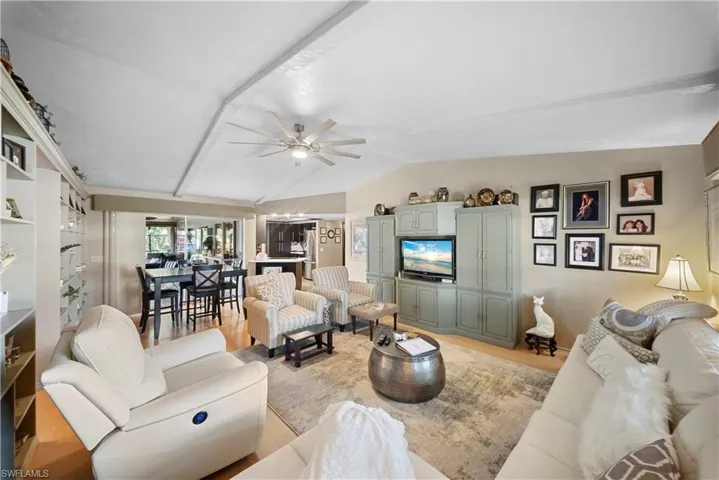 8713 Crest Ln, Fort Myers, Florida 33907