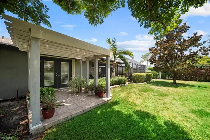 8713 Crest Ln, Fort Myers, Florida 33907