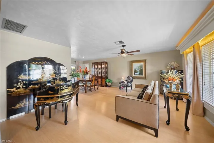 8713 Crest Ln, Fort Myers, Florida 33907