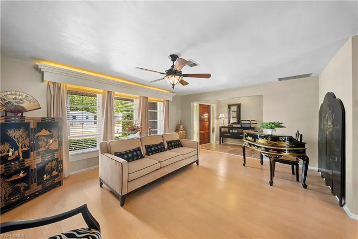 8713 Crest Ln, Fort Myers, Florida 33907