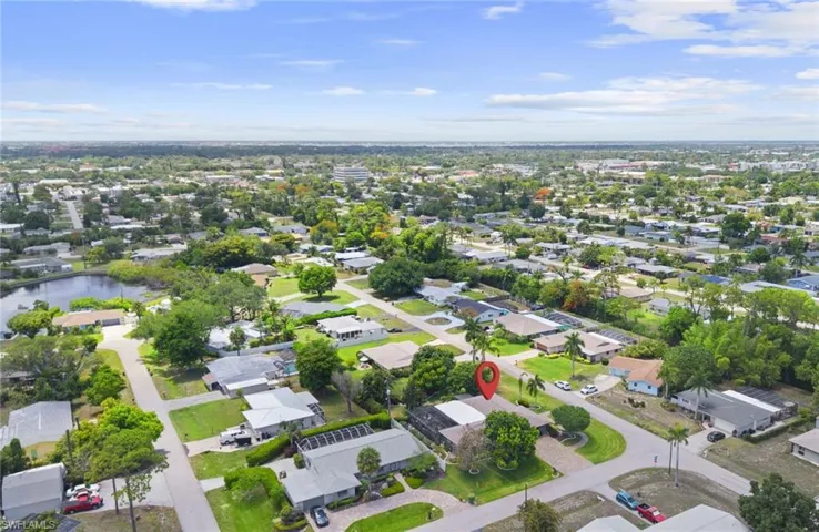 8713 Crest Ln, Fort Myers, Florida 33907