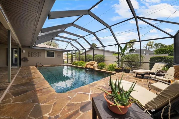 8713 Crest Ln, Fort Myers, Florida 33907