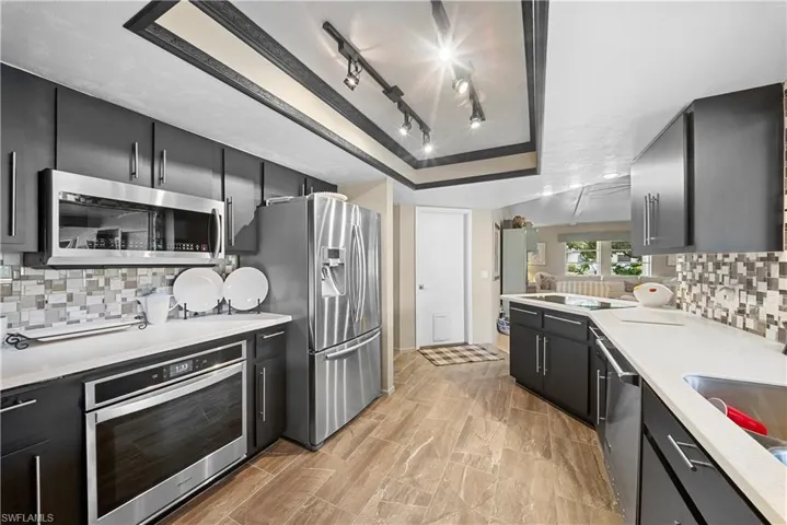 8713 Crest Ln, Fort Myers, Florida 33907