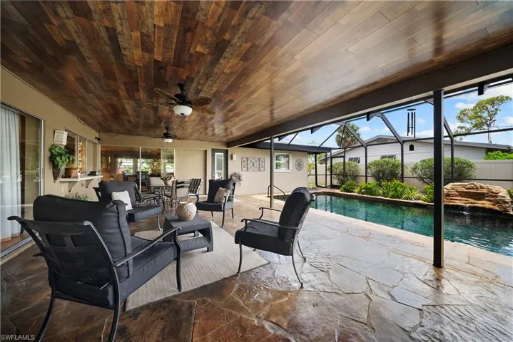8713 Crest Ln, Fort Myers, Florida 33907