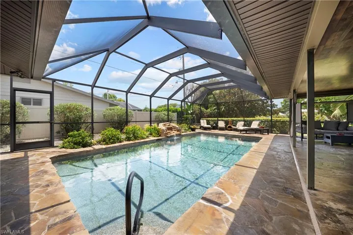 8713 Crest Ln, Fort Myers, Florida 33907