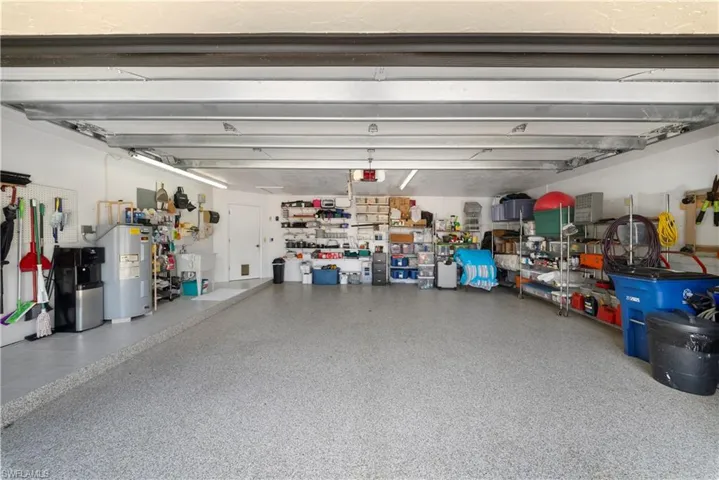 8713 Crest Ln, Fort Myers, Florida 33907