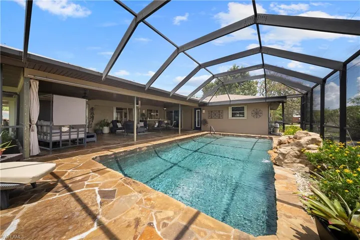 8713 Crest Ln, Fort Myers, Florida 33907