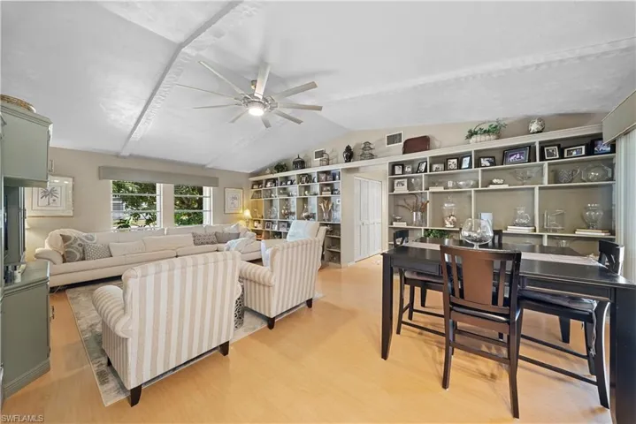 8713 Crest Ln, Fort Myers, Florida 33907