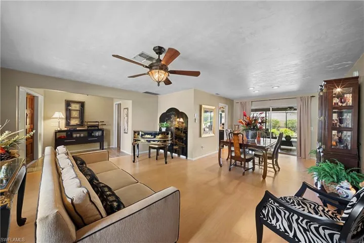 8713 Crest Ln, Fort Myers, Florida 33907
