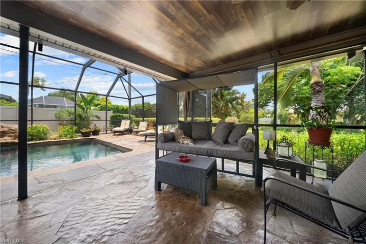 8713 Crest Ln, Fort Myers, Florida 33907