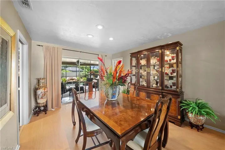 8713 Crest Ln, Fort Myers, Florida 33907