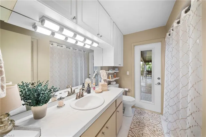 8713 Crest Ln, Fort Myers, Florida 33907