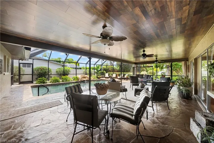8713 Crest Ln, Fort Myers, Florida 33907