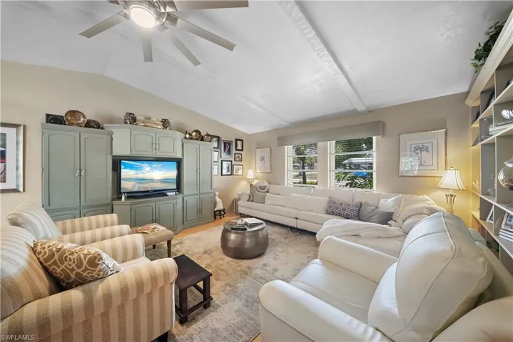 8713 Crest Ln, Fort Myers, Florida 33907