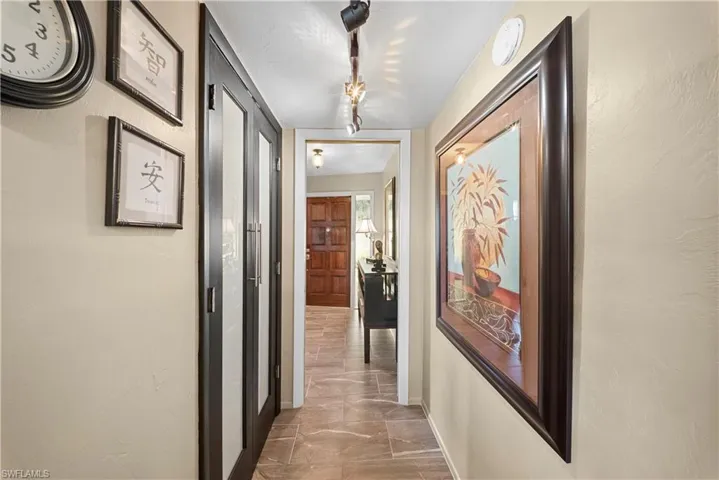 8713 Crest Ln, Fort Myers, Florida 33907