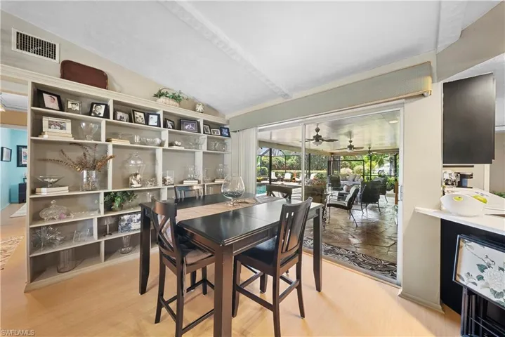 8713 Crest Ln, Fort Myers, Florida 33907