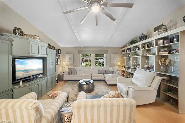 8713 Crest Ln, Fort Myers, Florida 33907