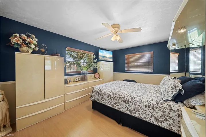 8713 Crest Ln, Fort Myers, Florida 33907