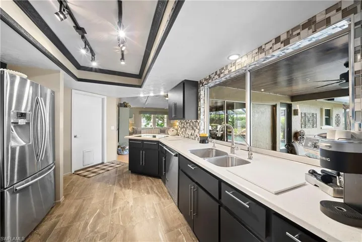 8713 Crest Ln, Fort Myers, Florida 33907